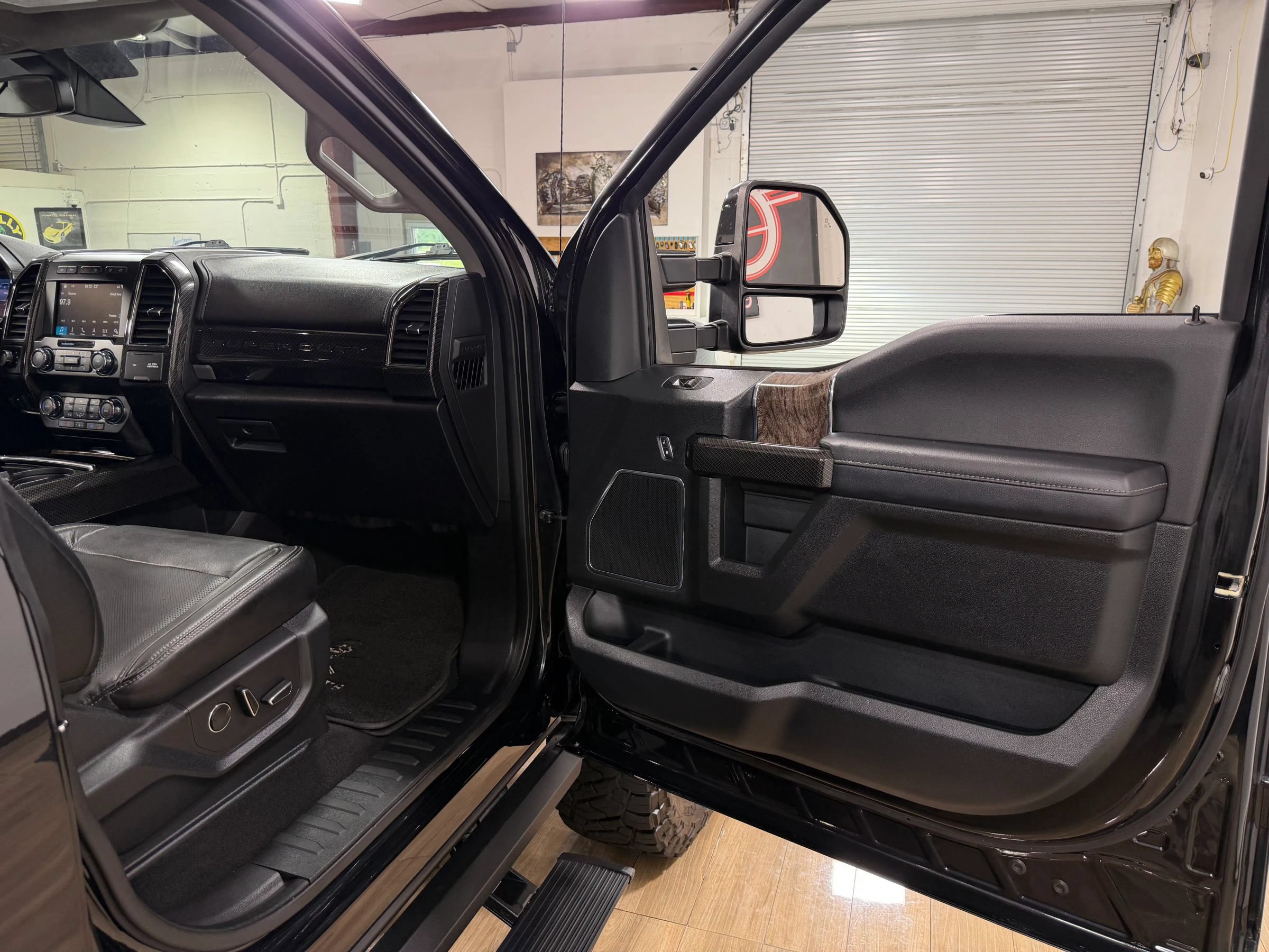 Used 2019 Ford F250 Lariat w/ Lariat Ultimate Package AWD/4WD image 22