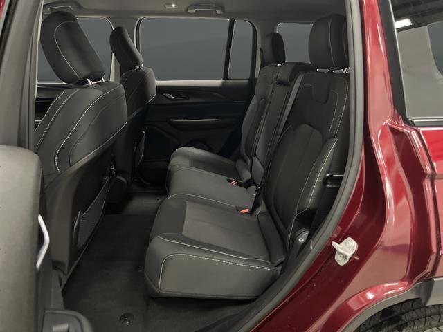 Used 2023 Jeep Grand Cherokee Laredo image 25