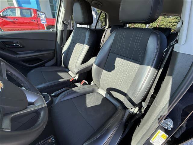 Certified 2022 Chevrolet Trax LT w/ LT Convenience Package image 14