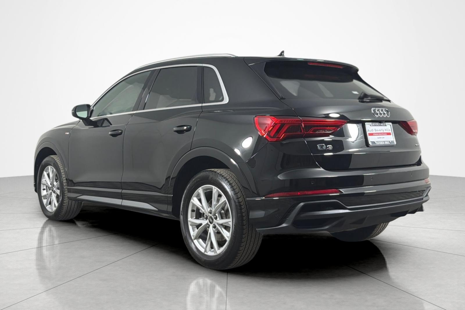 Used 2023 Audi Q3 2.0T Premium Plus w/ Premium Plus Package AWD/4WD image 3