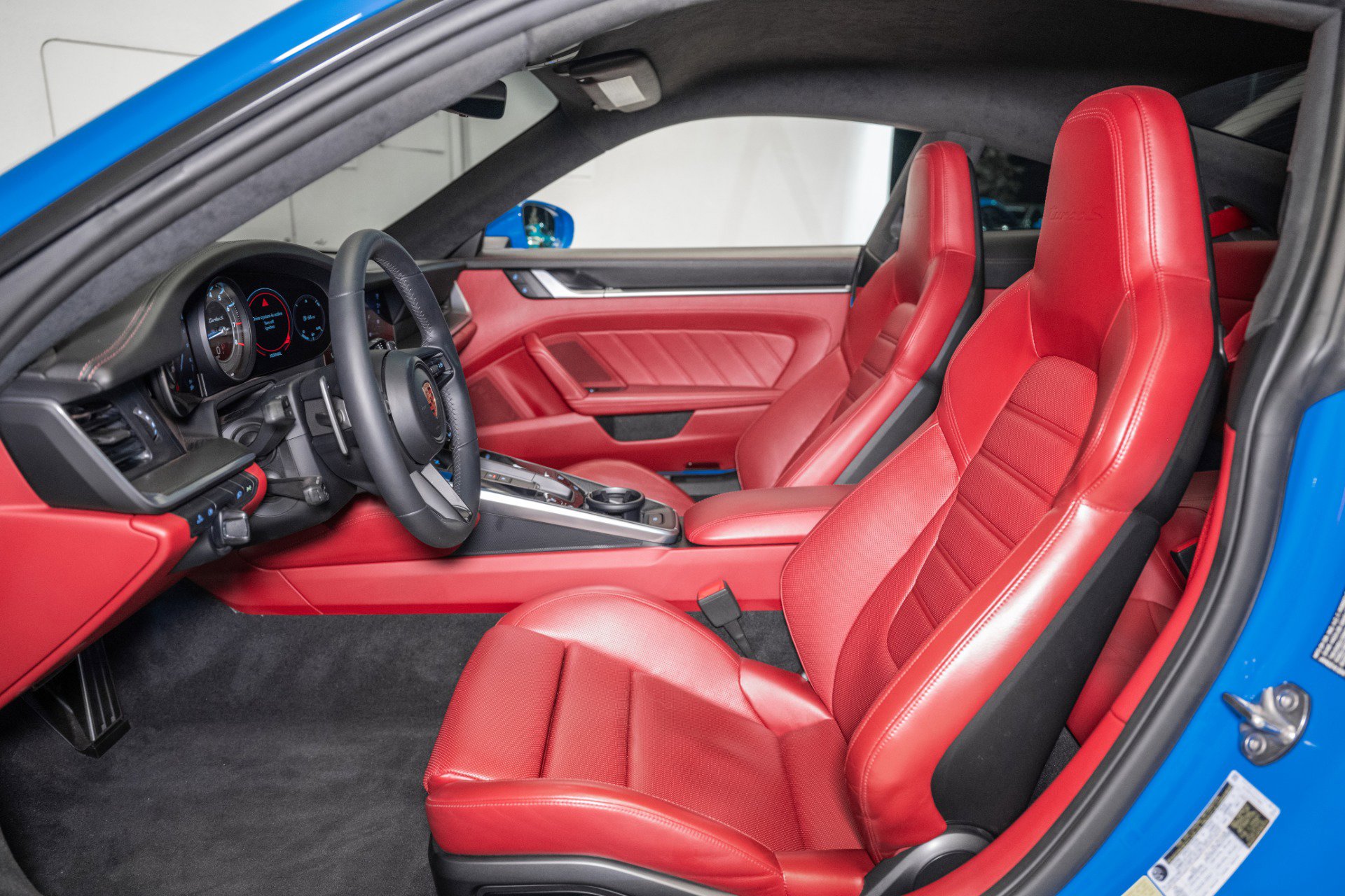 Used 2022 Porsche 911 Turbo S image 2