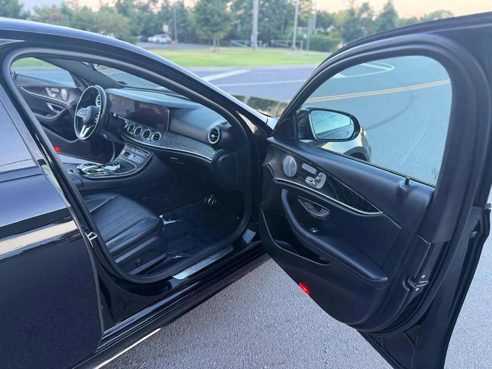 Used 2019 Mercedes-Benz E 300 4MATIC w/ Premium 1 Package image 15