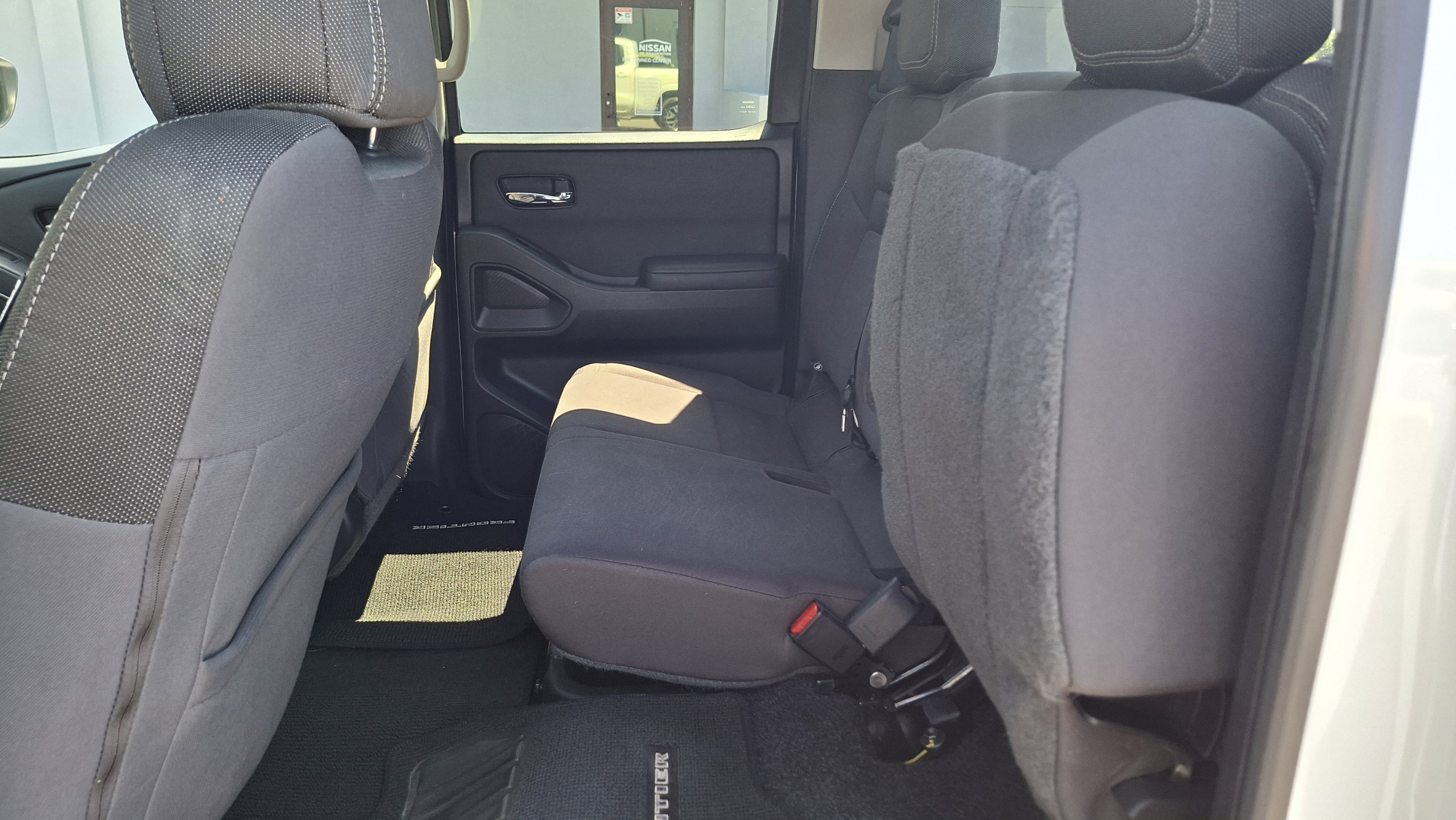 Used 2022 Nissan Frontier SV w/ Technology Package image 18