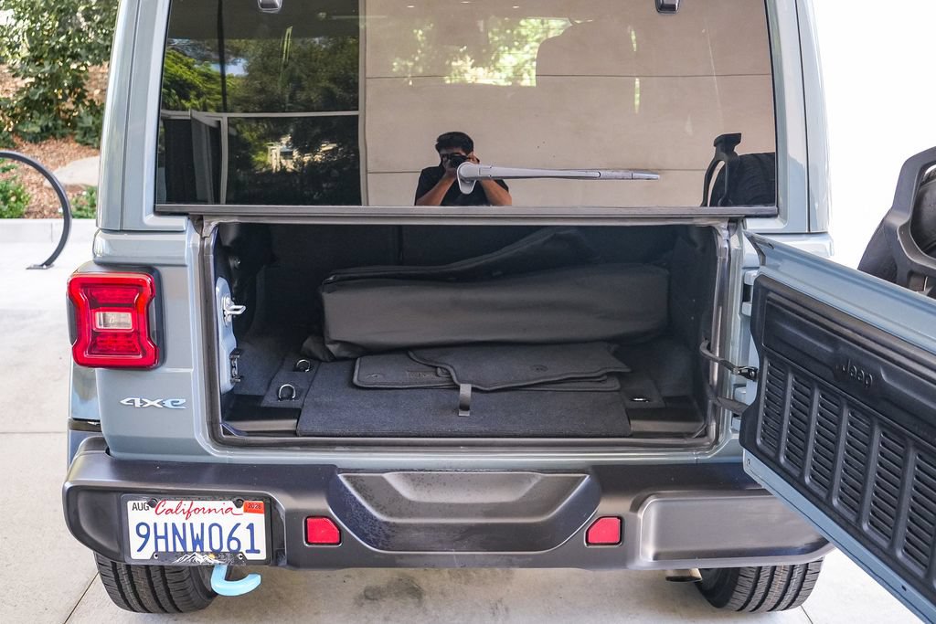 Used 2024 Jeep Wrangler Unlimited Sahara AWD/4WD image 23