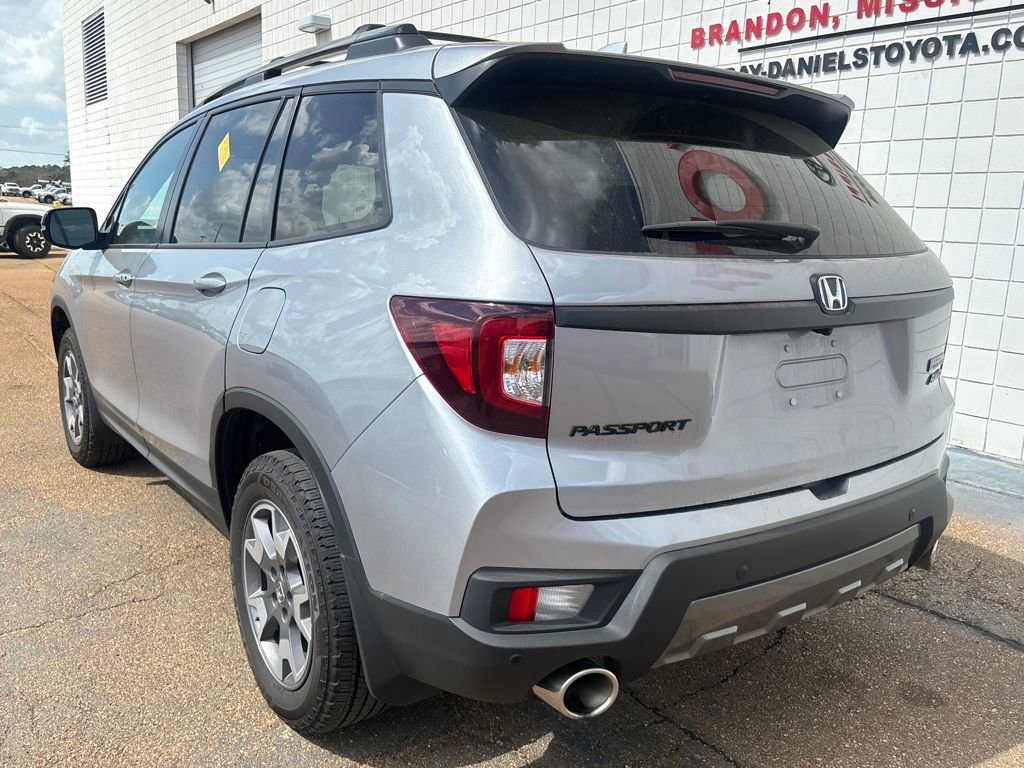 Used 2023 Honda Passport TrailSport image 3
