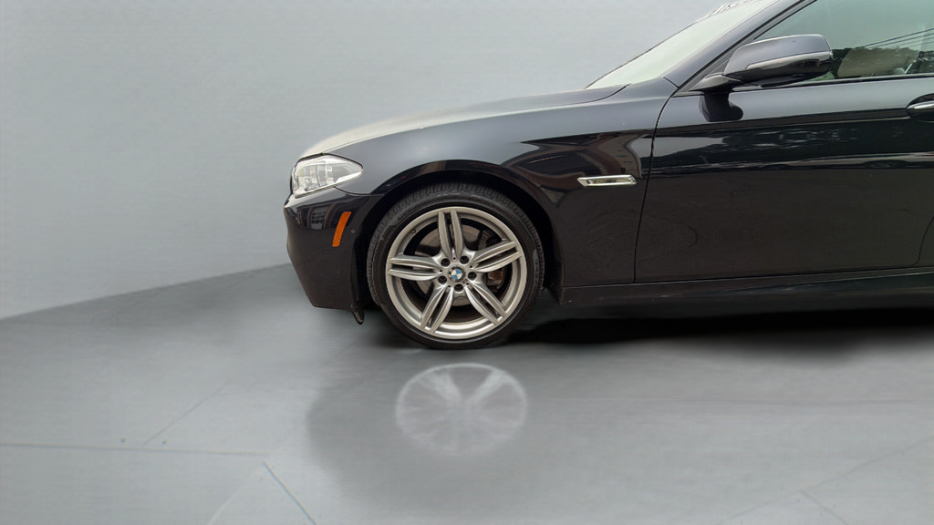 Used 2015 BMW 550i xDrive Sedan AWD/4WD image 34