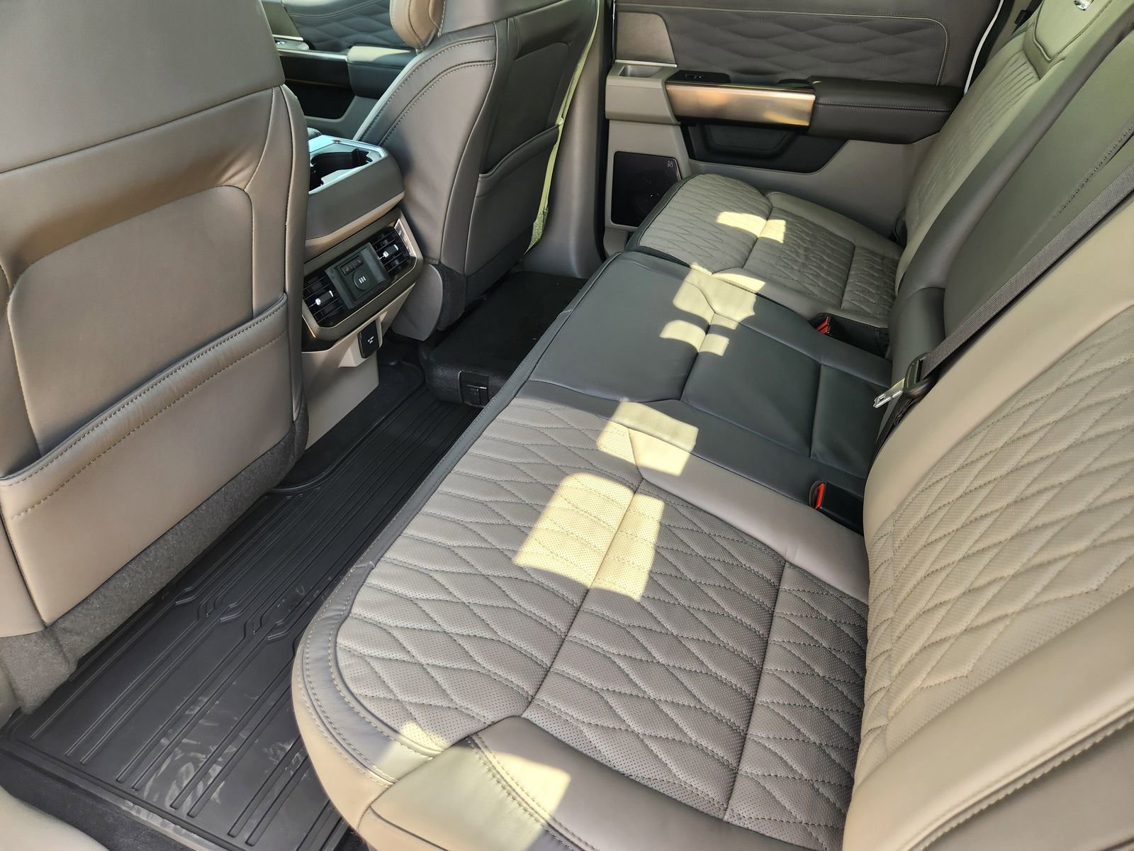 New 2026 Ford F450 Platinum w/ Platinum Plus Package image 26