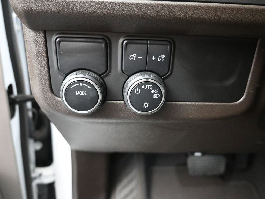 Used 2024 Chevrolet Suburban LT image 12