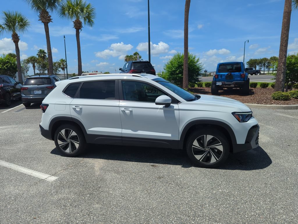 New 2026 Volkswagen Taos SE AWD/4WD image 2
