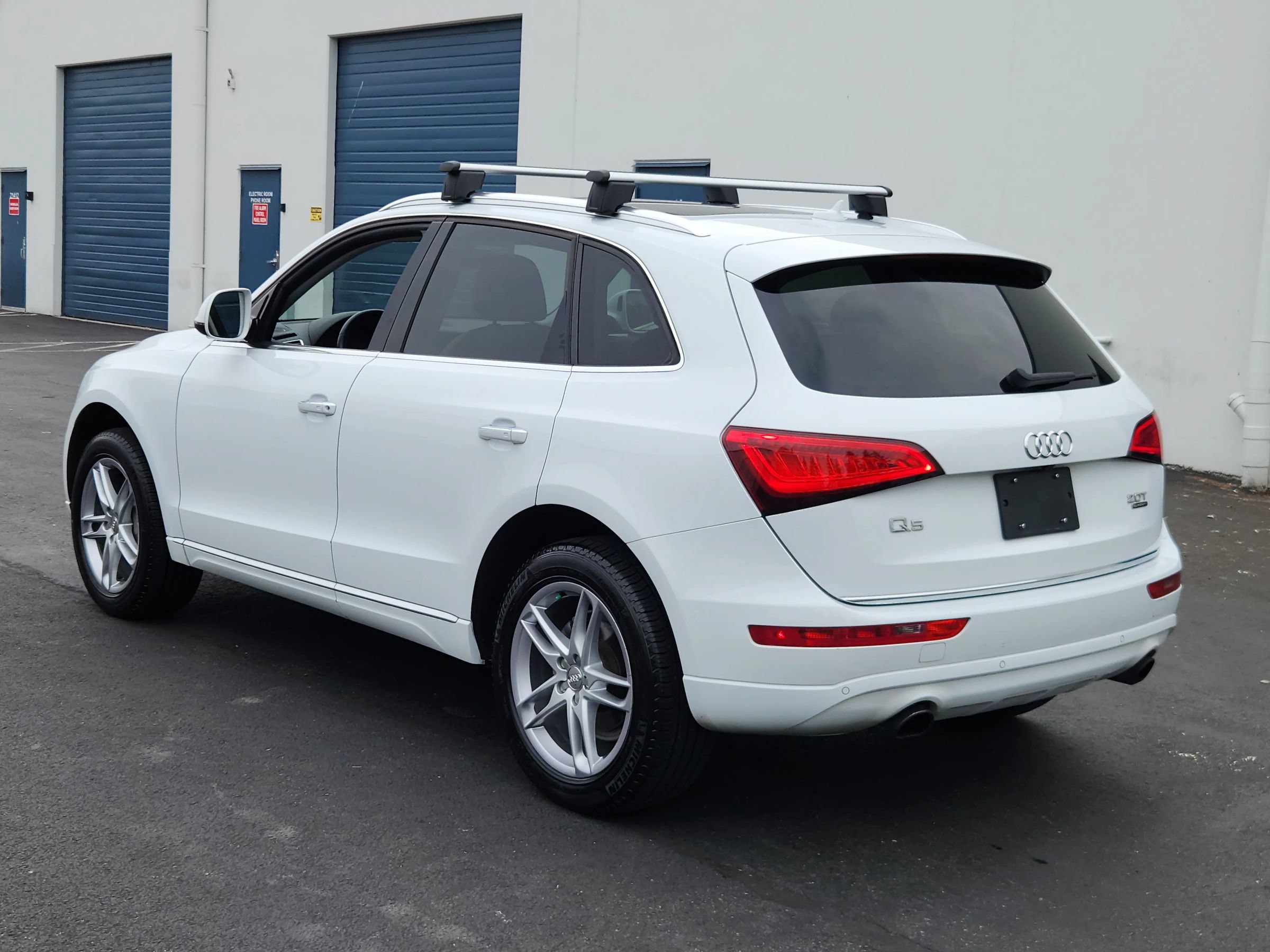 Used 2016 Audi Q5 2.0T Premium Plus w/ Technology Package AWD/4WD image 3