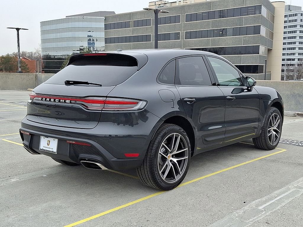 Used 2025 Porsche Macan image 8