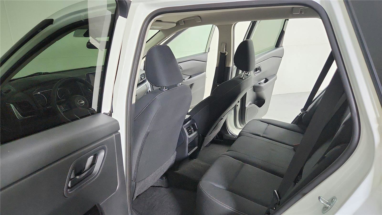 Used 2024 Nissan Rogue S FWD image 16