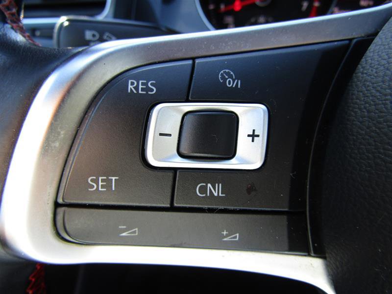 Used 2017 Volkswagen GTI SE image 15