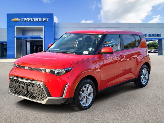Used 2025 Kia Soul LX w/ LX Technology Package image 2