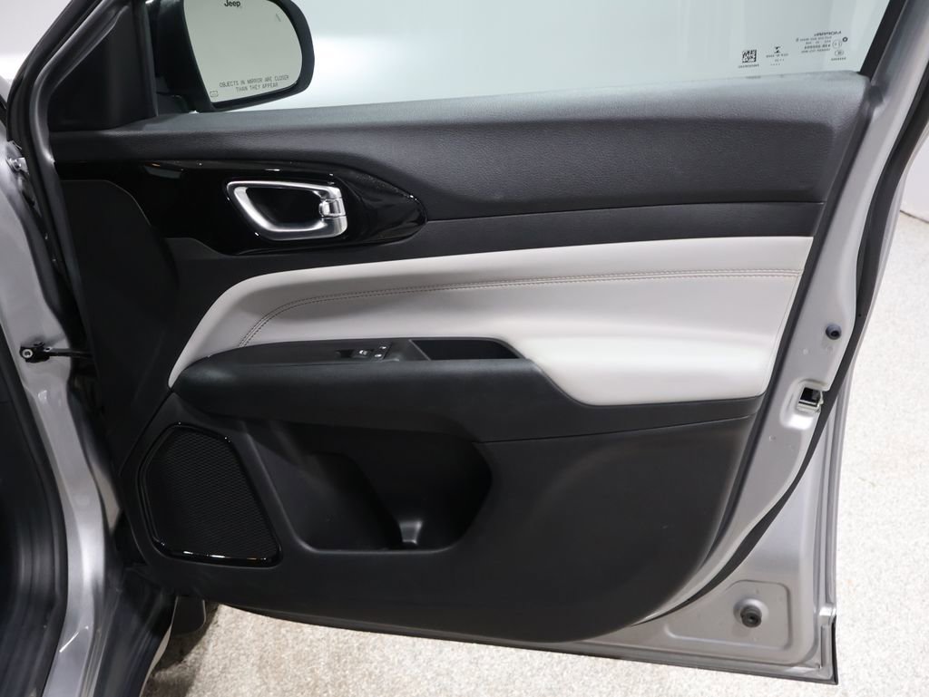 Used 2022 Jeep Compass Limited image 24