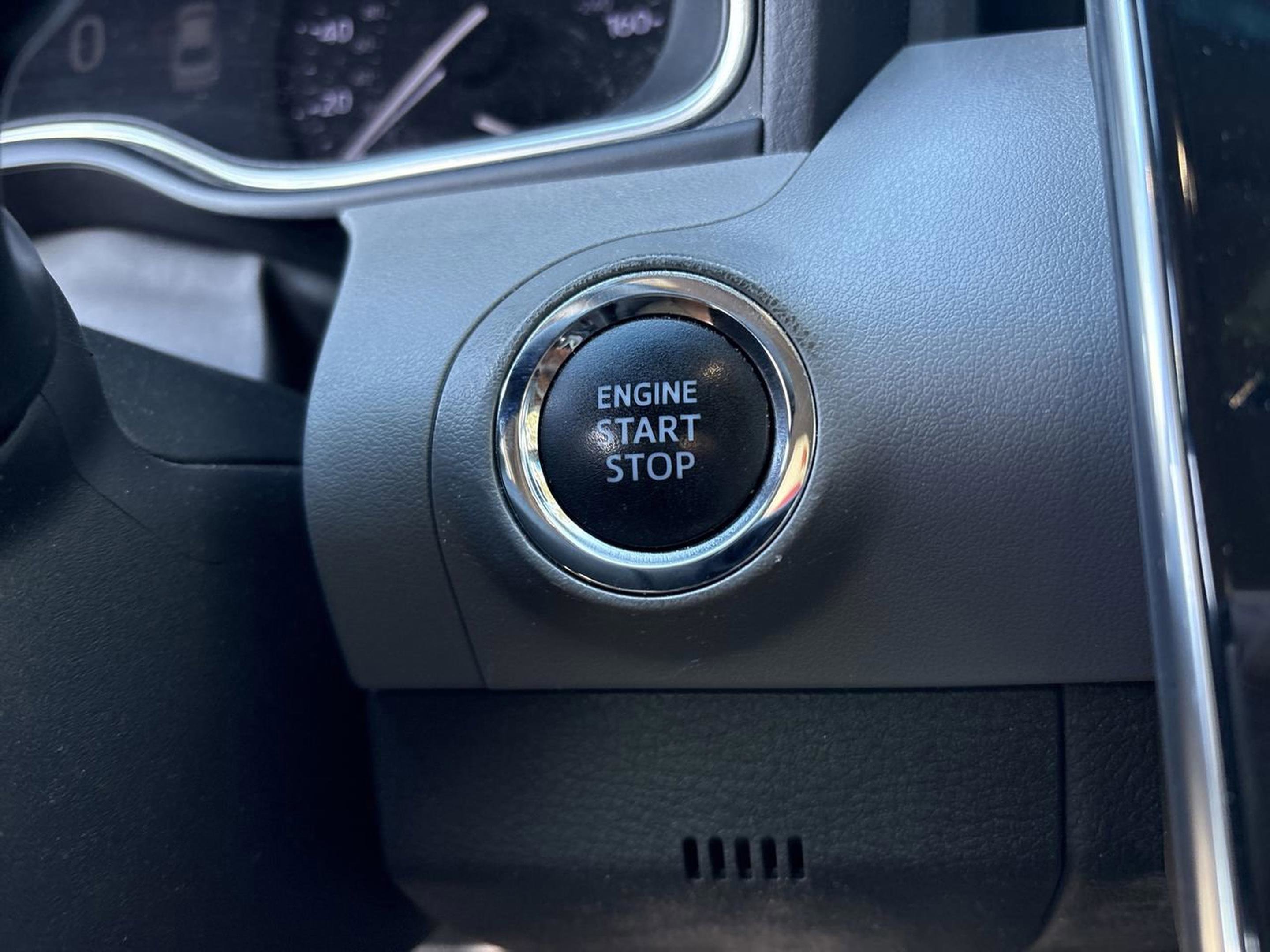 Used 2020 Toyota Avalon XLE w/ Moonroof Package image 29