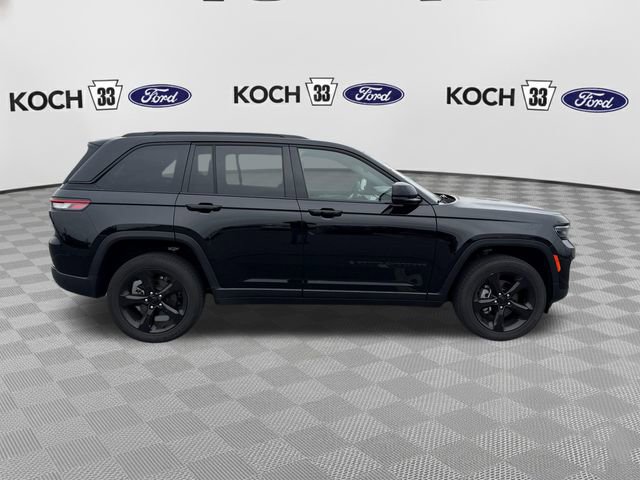 Used 2023 Jeep Grand Cherokee Altitude image 9