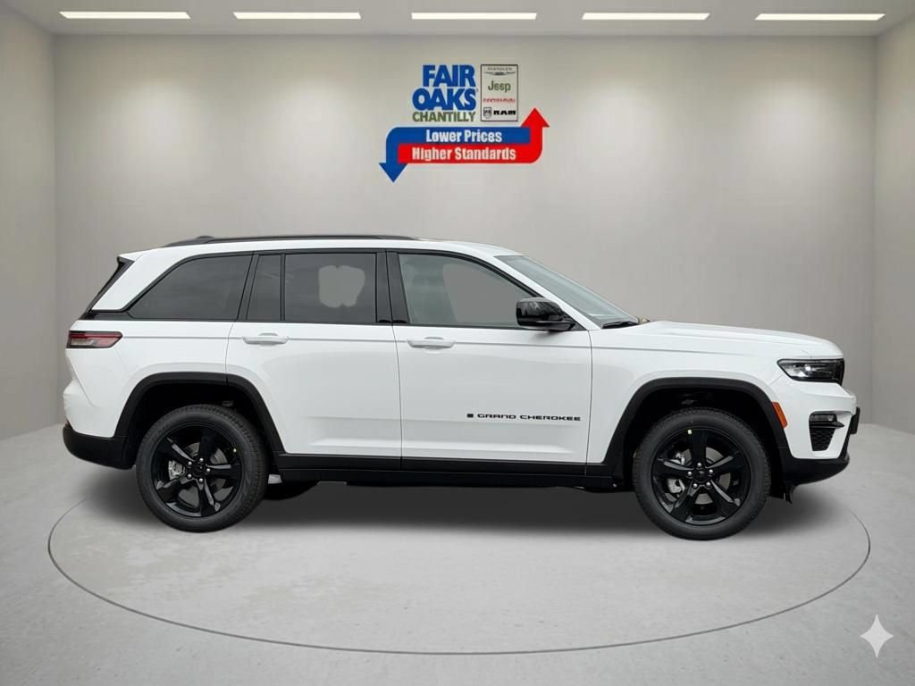 New 2025 Jeep Grand Cherokee Limited w/ Black Appearance Package AWD/4WD image 5