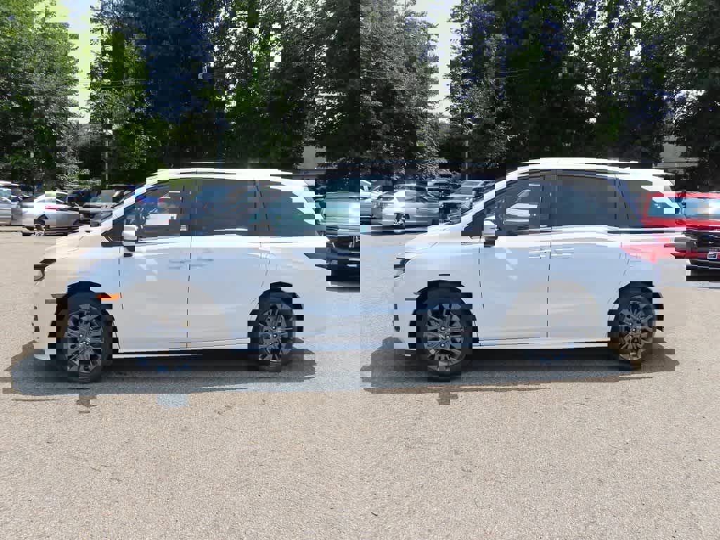 New 2026 Honda Odyssey Touring image 3
