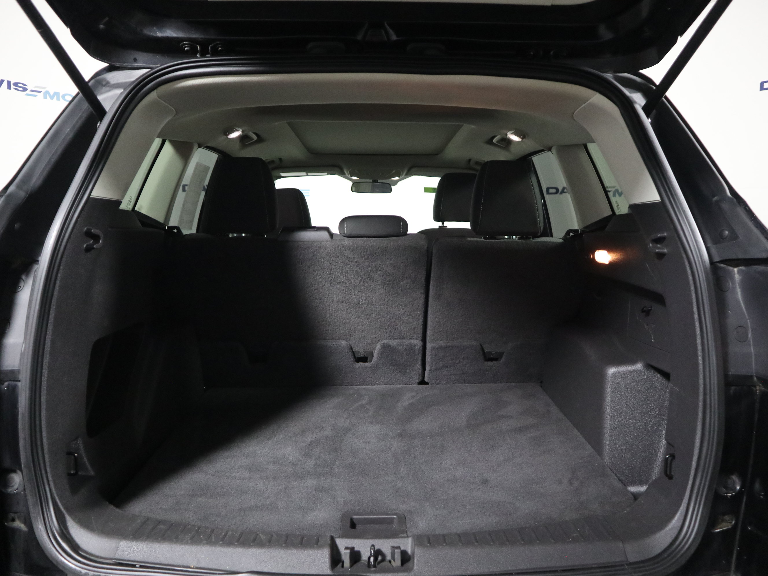 Used 2017 Ford Escape SE w/ SE Cold Weather Package AWD/4WD image 8