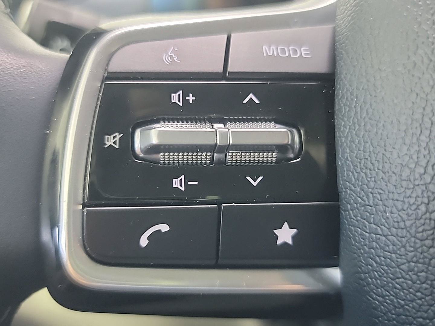 Used 2026 Kia Carnival EX FWD image 28