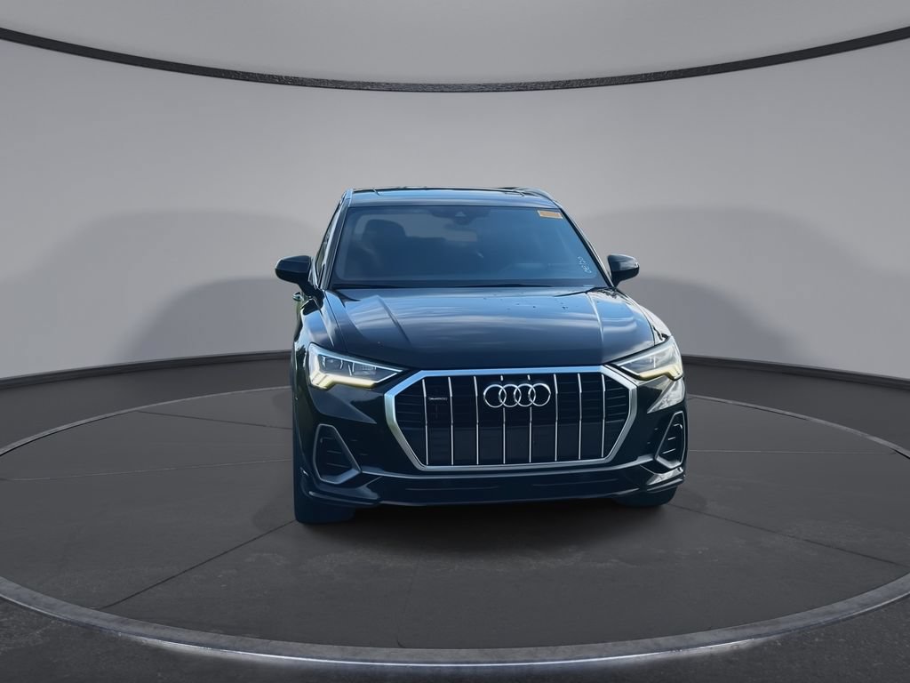 Used 2020 Audi Q3 2.0T Premium Plus w/ Premium Plus Package AWD/4WD image 3