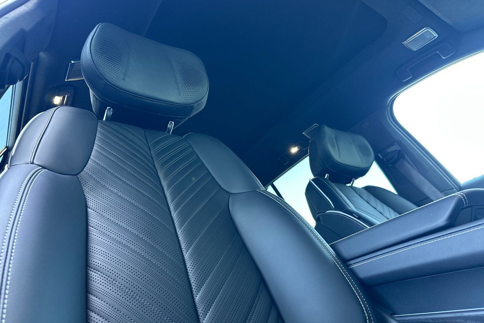 Certified 2026 Cadillac Vistiq Platinum w/ LPO, Floor Liner Package AWD/4WD image 20