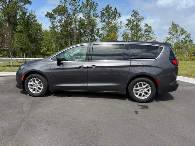 Used 2023 Chrysler Voyager LX FWD image 2