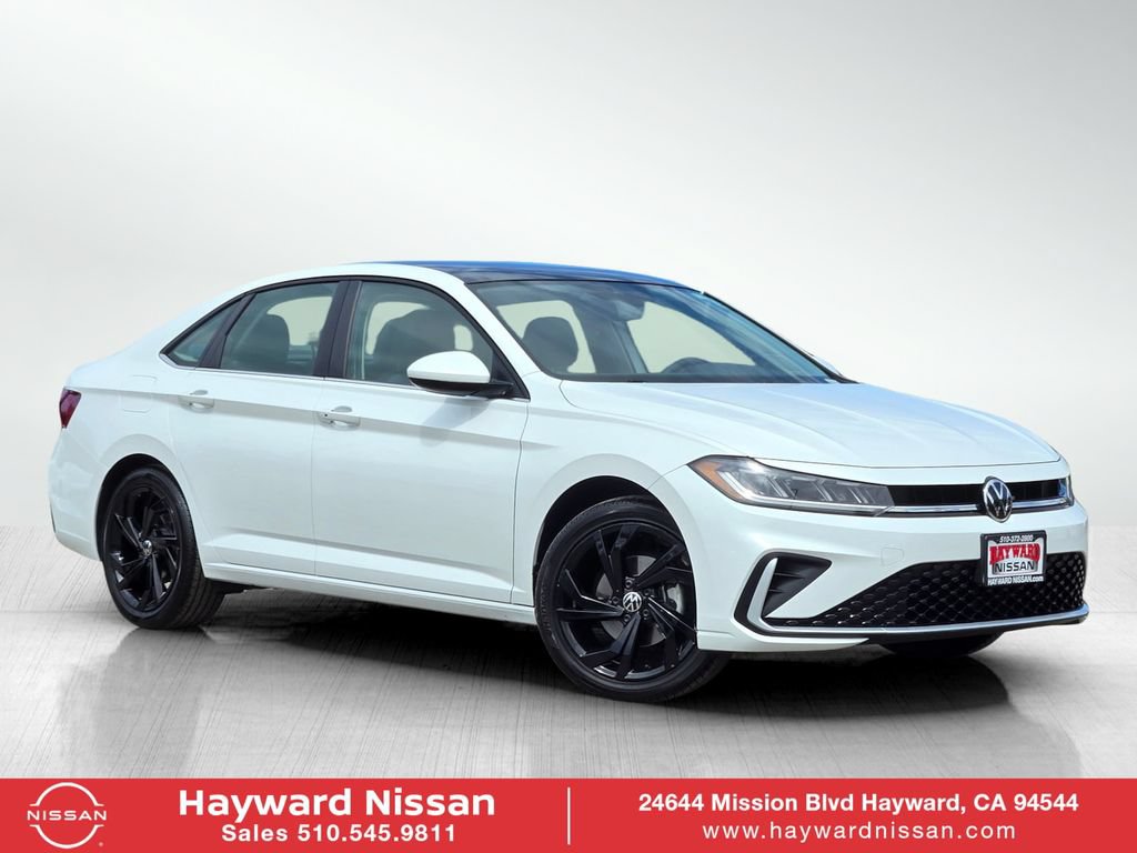 Used 2025 Volkswagen Jetta SE FWD image 1