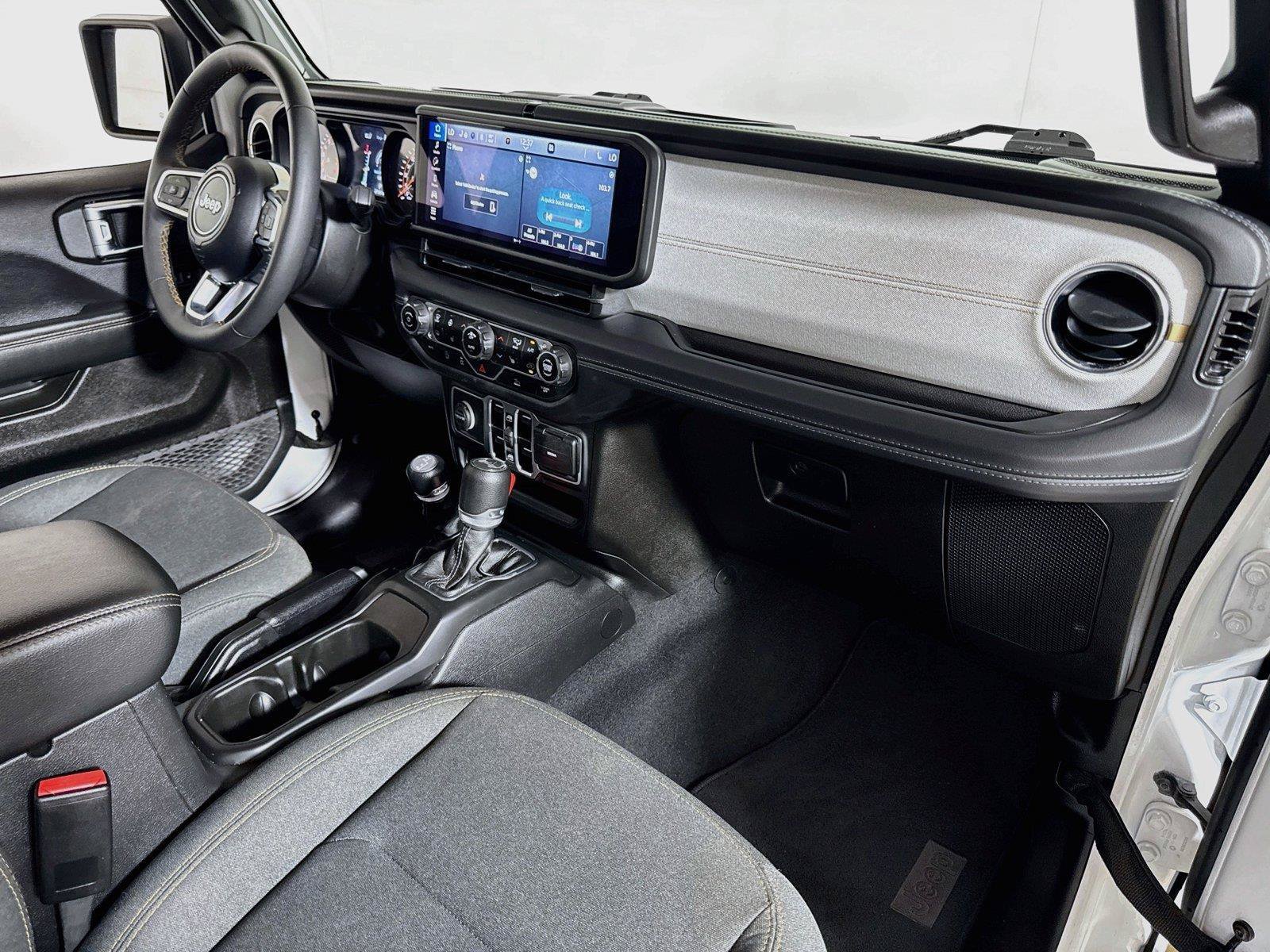 Used 2025 Jeep Wrangler Unlimited Sahara AWD/4WD image 55