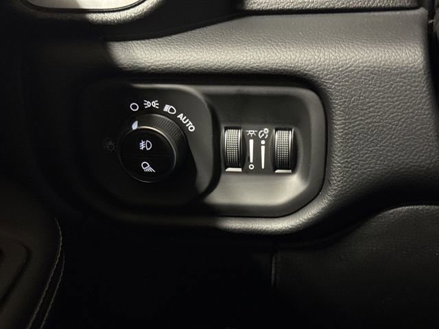 New 2026 RAM 2500 Laramie AWD/4WD image 19