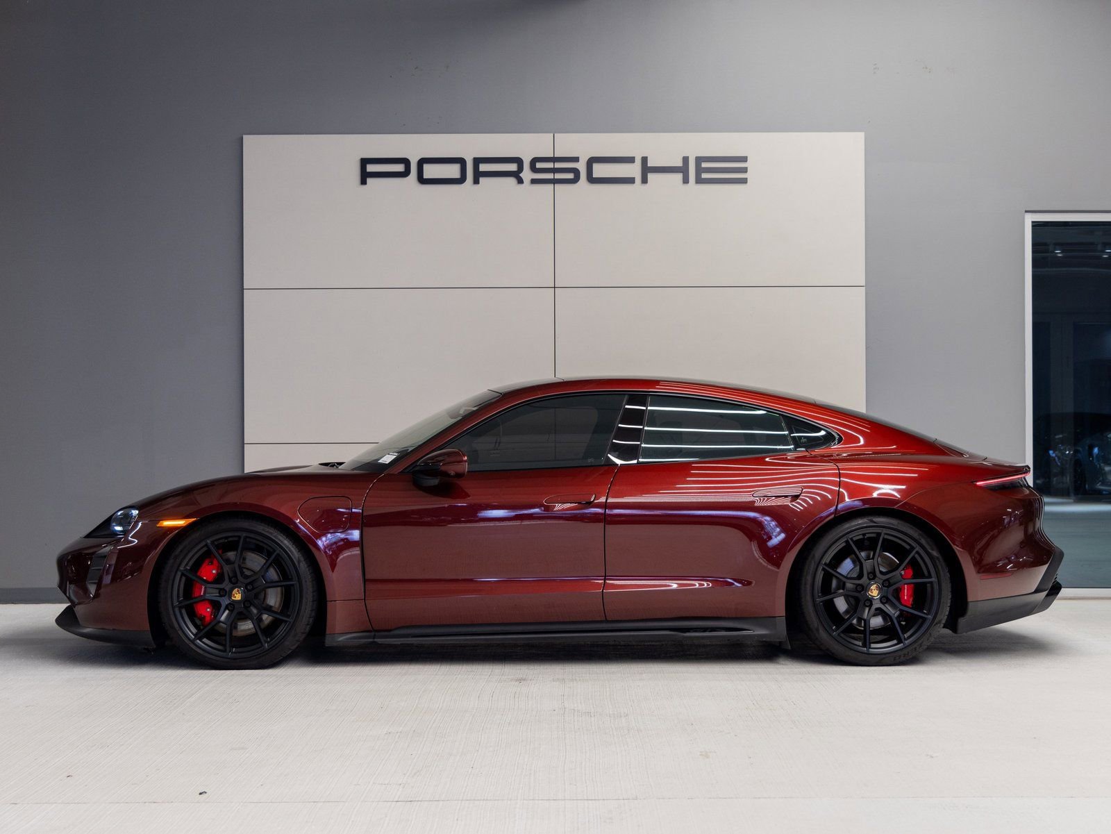 Certified 2022 Porsche Taycan GTS image 2