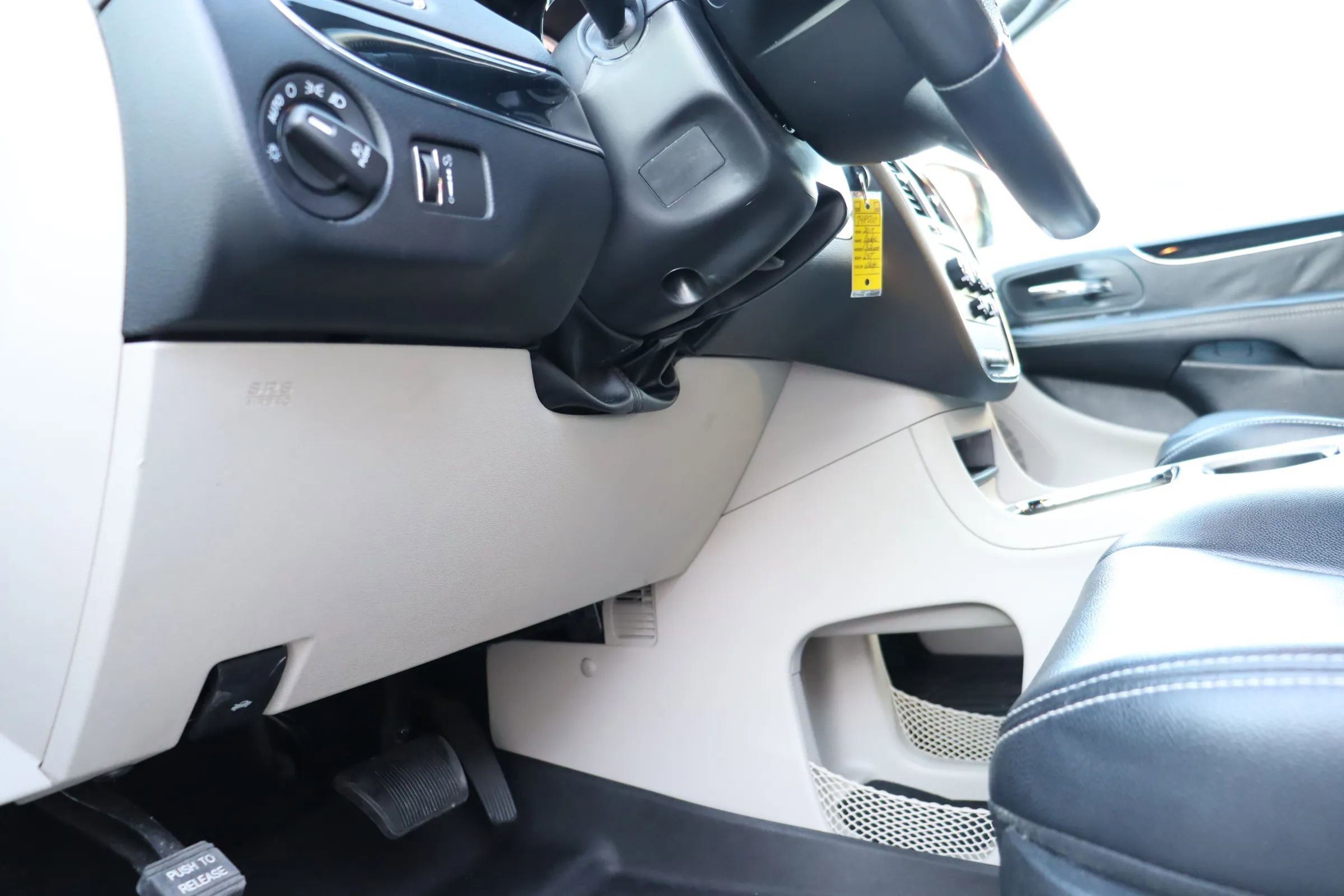 Used 2017 Dodge Grand Caravan SXT image 24