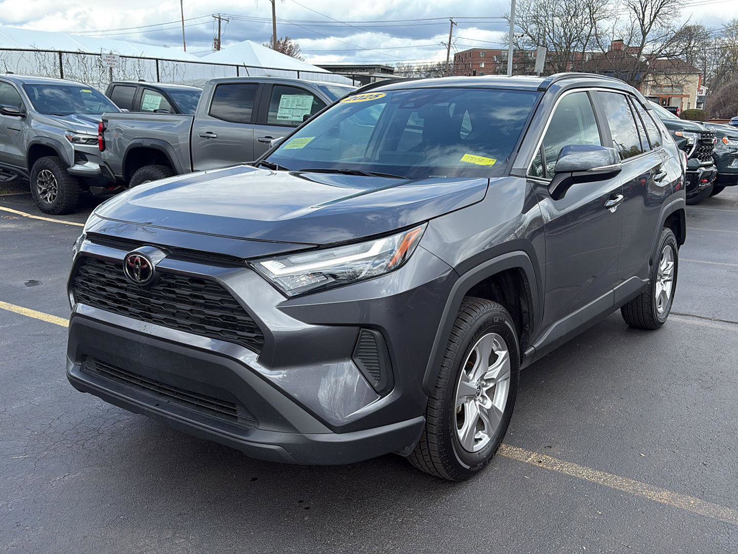 Used 2025 Toyota RAV4 XLE AWD/4WD image 2