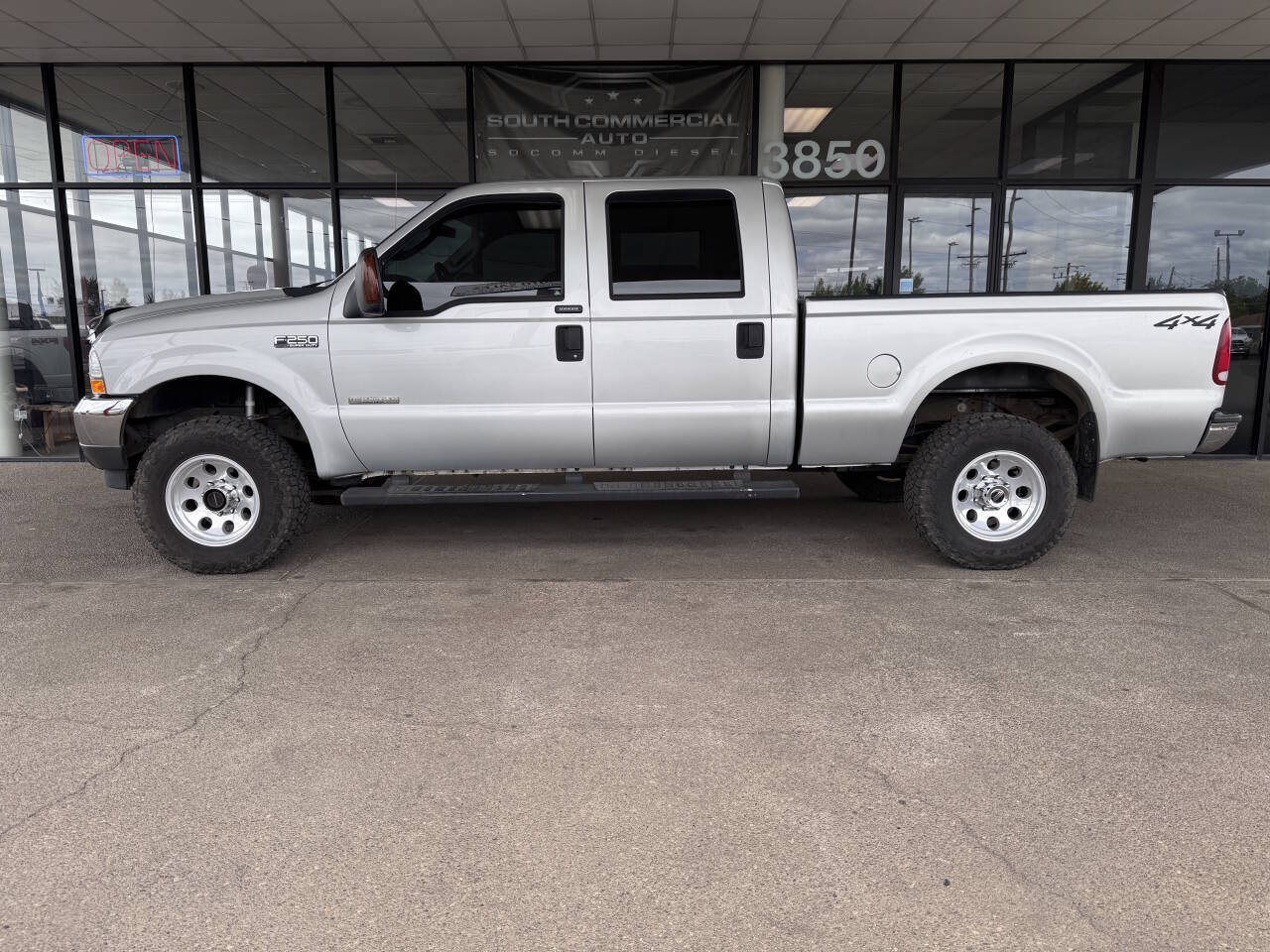 Used 2004 Ford F250 Lariat AWD/4WD image 2