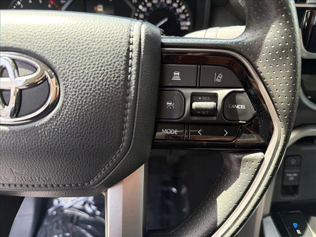 Used 2022 Toyota Tundra SR5 w/ SR5 Convenience Package AWD/4WD image 16