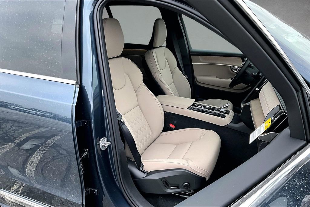 New 2026 Volvo XC90 B6 Plus w/ Protection Package Premier image 11
