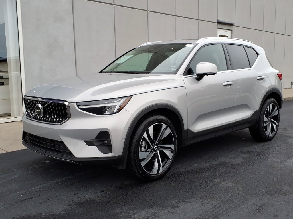 Certified 2023 Volvo XC40 B5 Ultimate w/ Climate Package AWD/4WD image 1