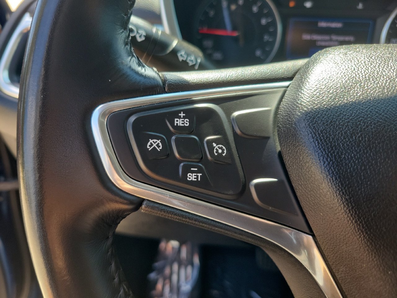 Used 2019 Chevrolet Equinox LT FWD image 19