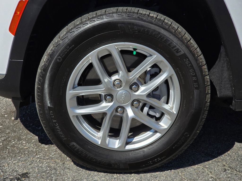 Used 2025 Jeep Grand Cherokee L Laredo image 12