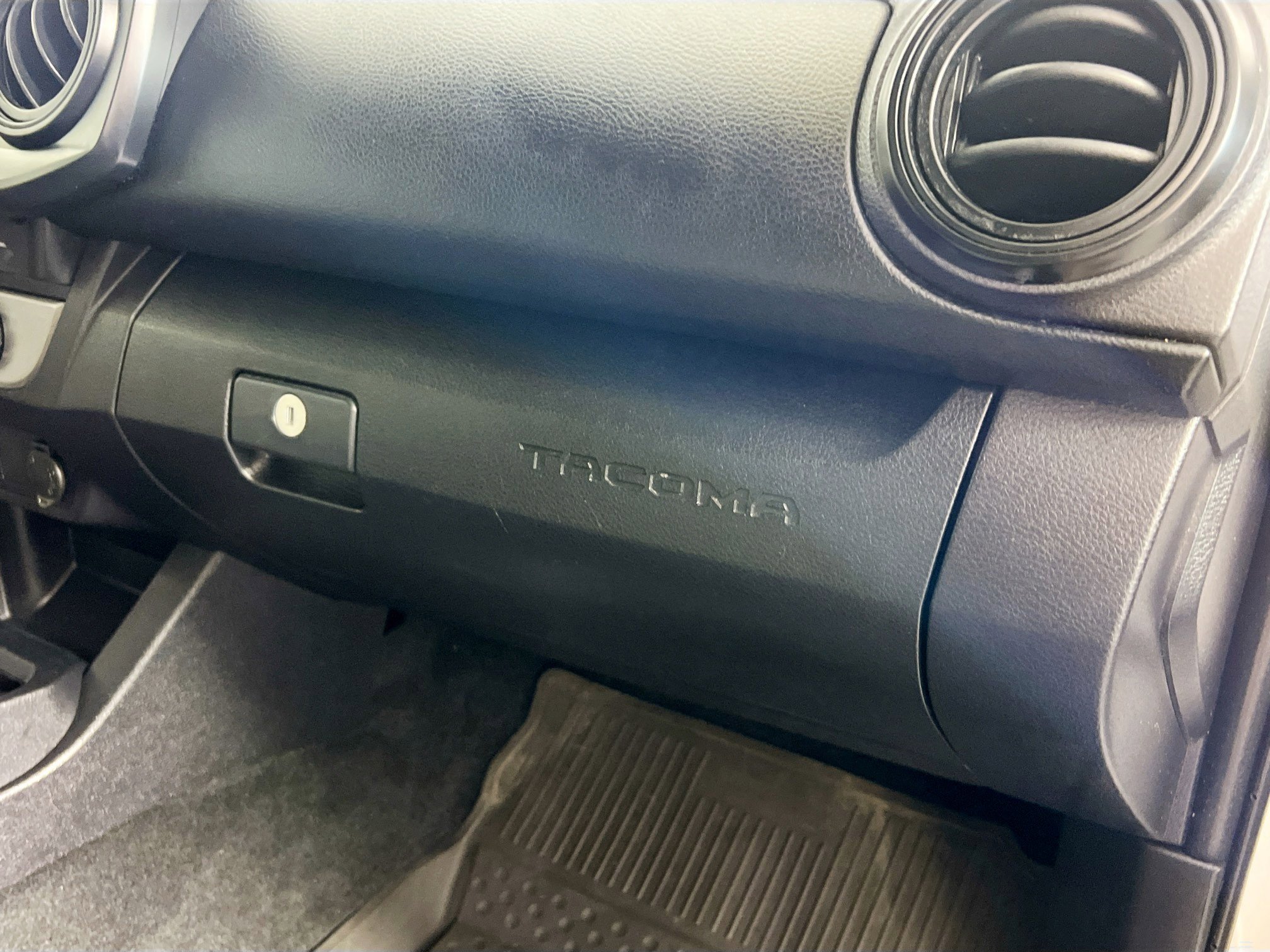 Used 2023 Toyota Tacoma SR image 33