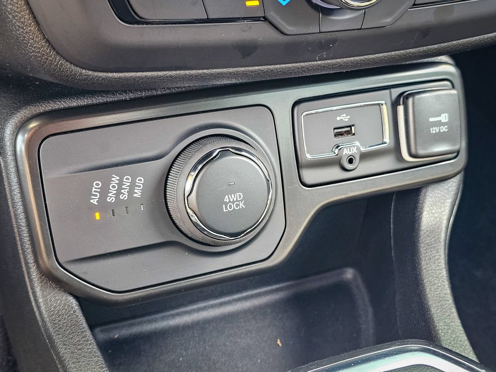 Used 2022 Jeep Renegade Altitude AWD/4WD image 25