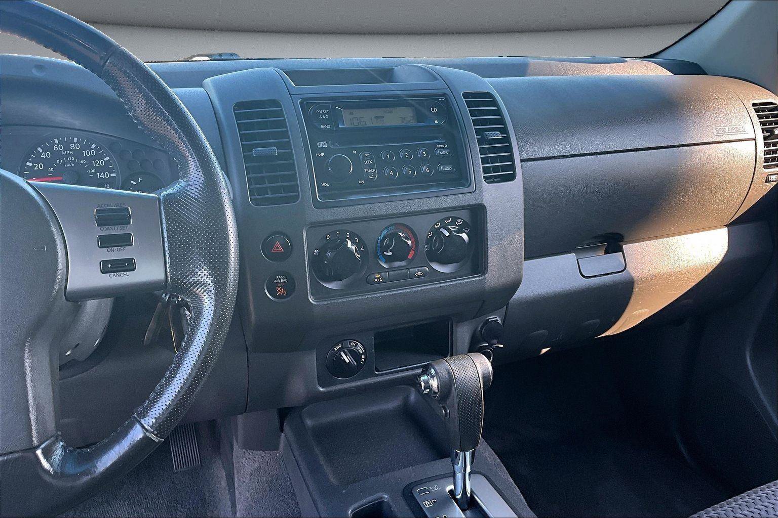 Used 2005 Nissan Frontier LE AWD/4WD image 11