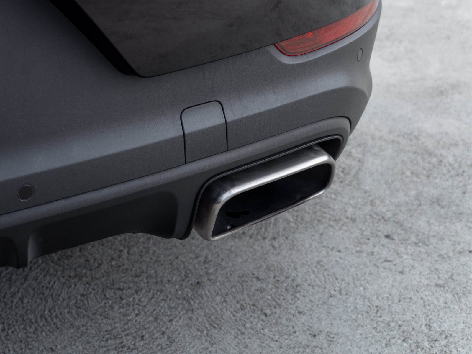 Certified 2025 Porsche Cayenne E-Hybrid Coupe w/ Premium Package Plus AWD/4WD image 21