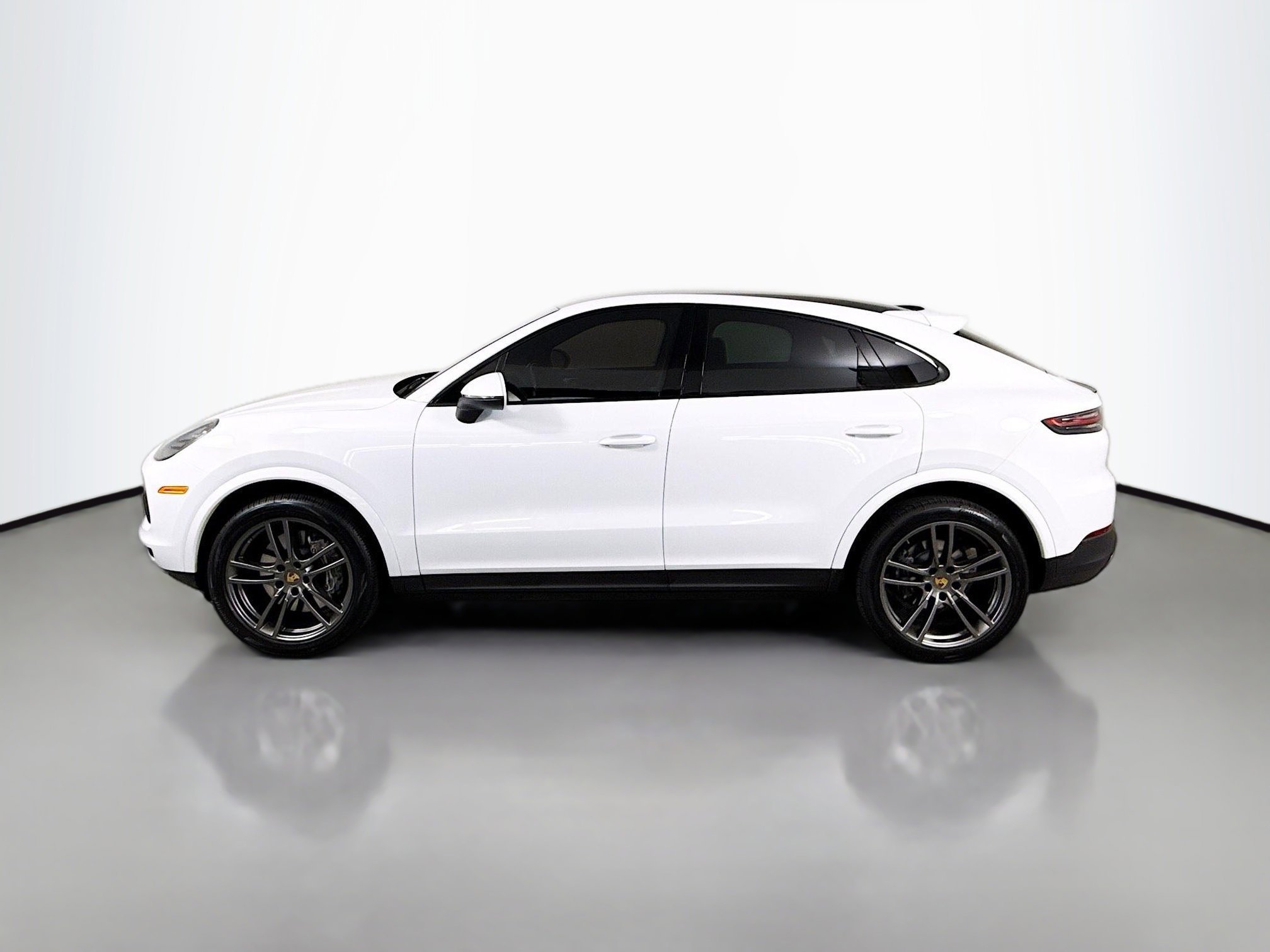 Certified 2022 Porsche Cayenne image 2