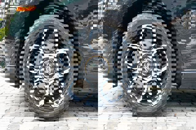 Used 2020 Rolls-Royce Cullinan Black Badge image 13