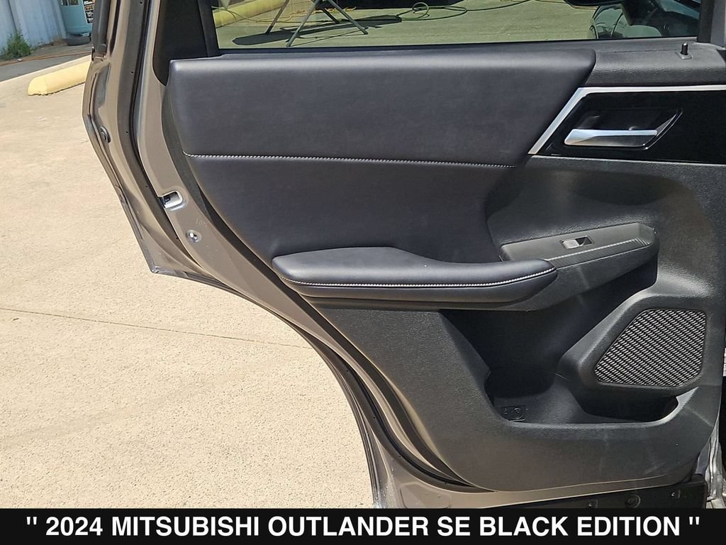 Used 2024 Mitsubishi Outlander SE Black Edition FWD image 19