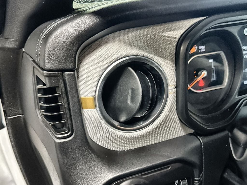Used 2026 Jeep Wrangler Unlimited Sahara AWD/4WD image 15