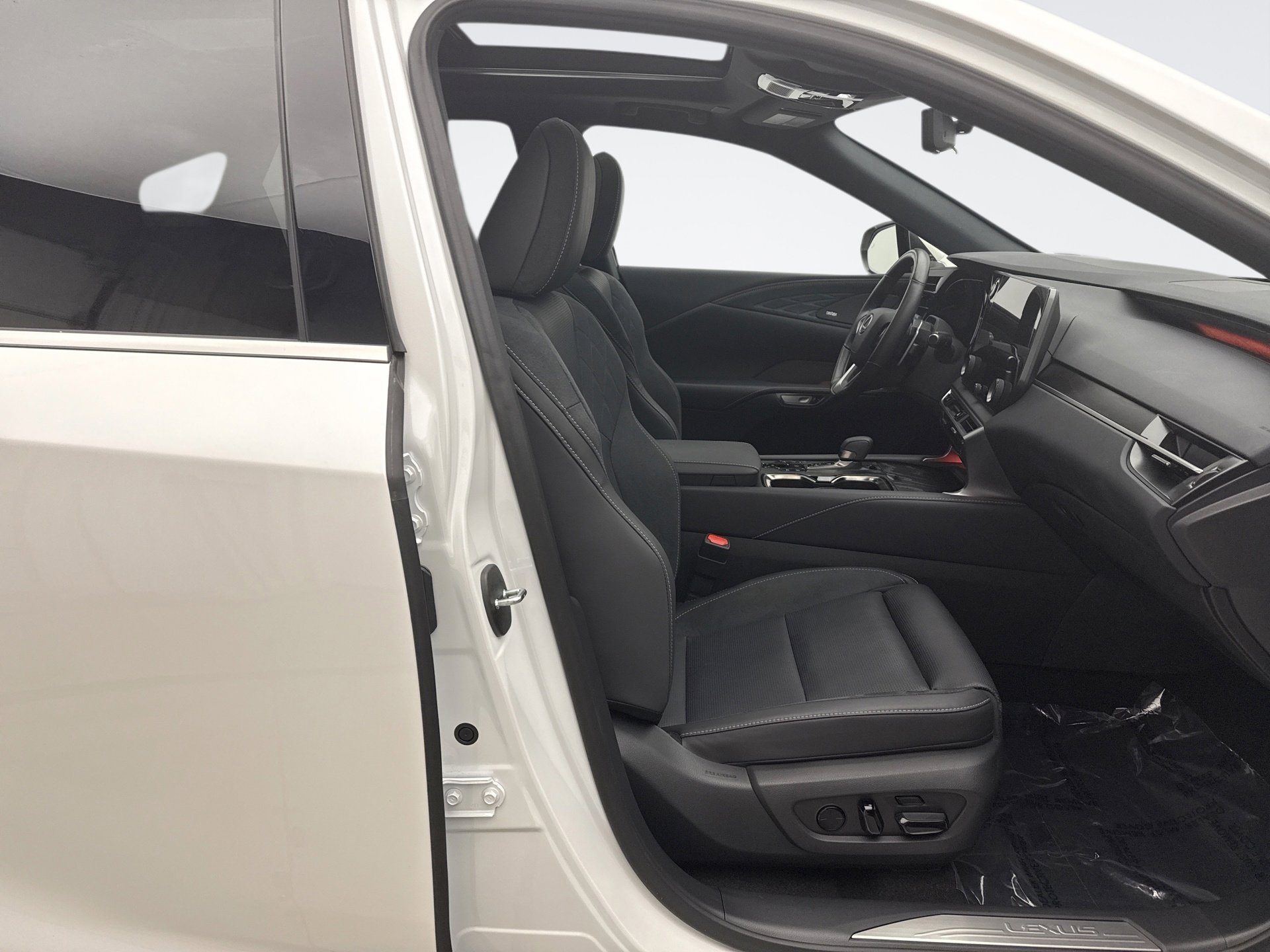 Used 2025 Lexus RX 450h AWD w/ Convenience Package image 19