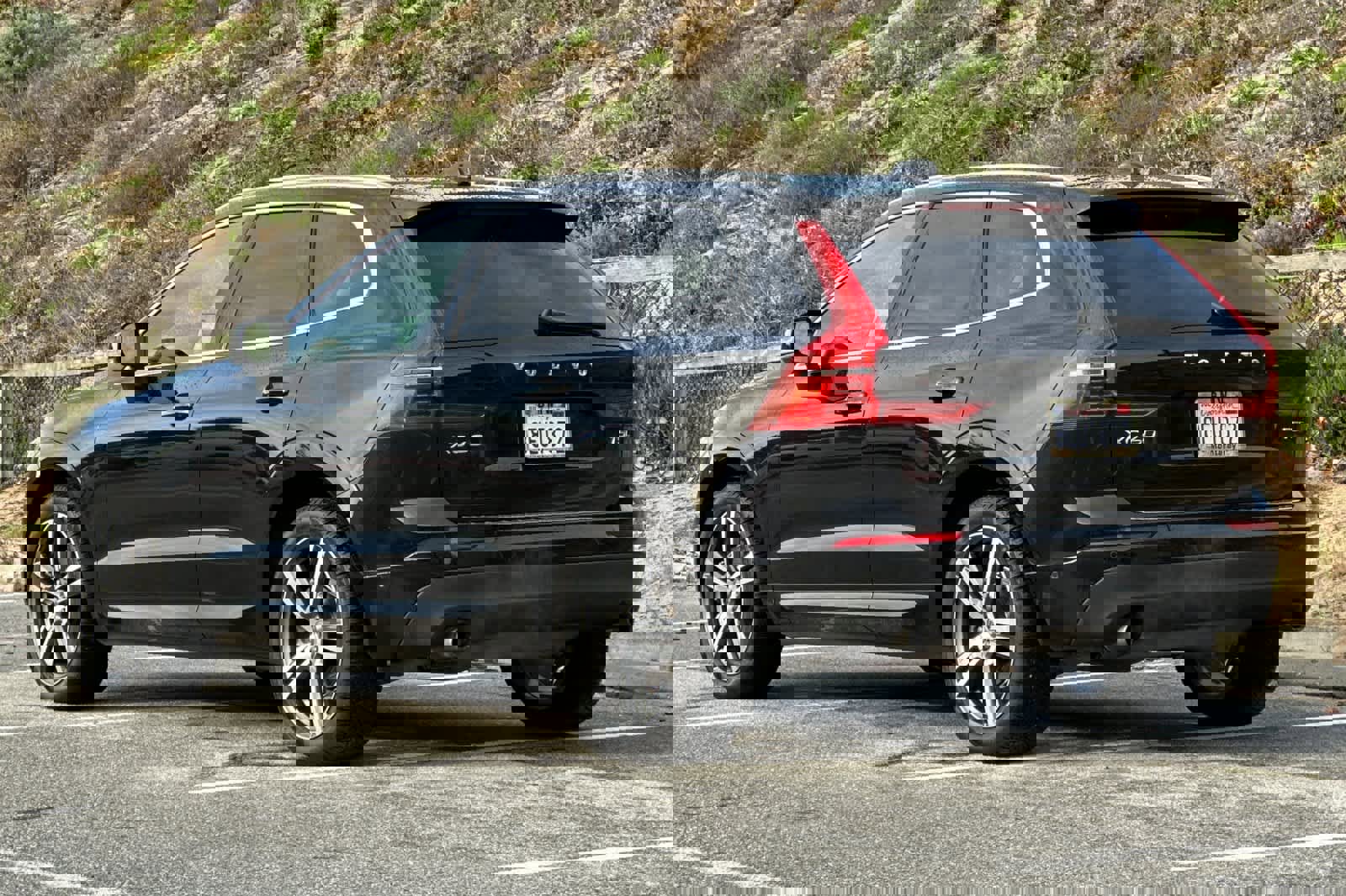 Used 2018 Volvo XC60 T5 Momentum w/ Convenience Package image 7